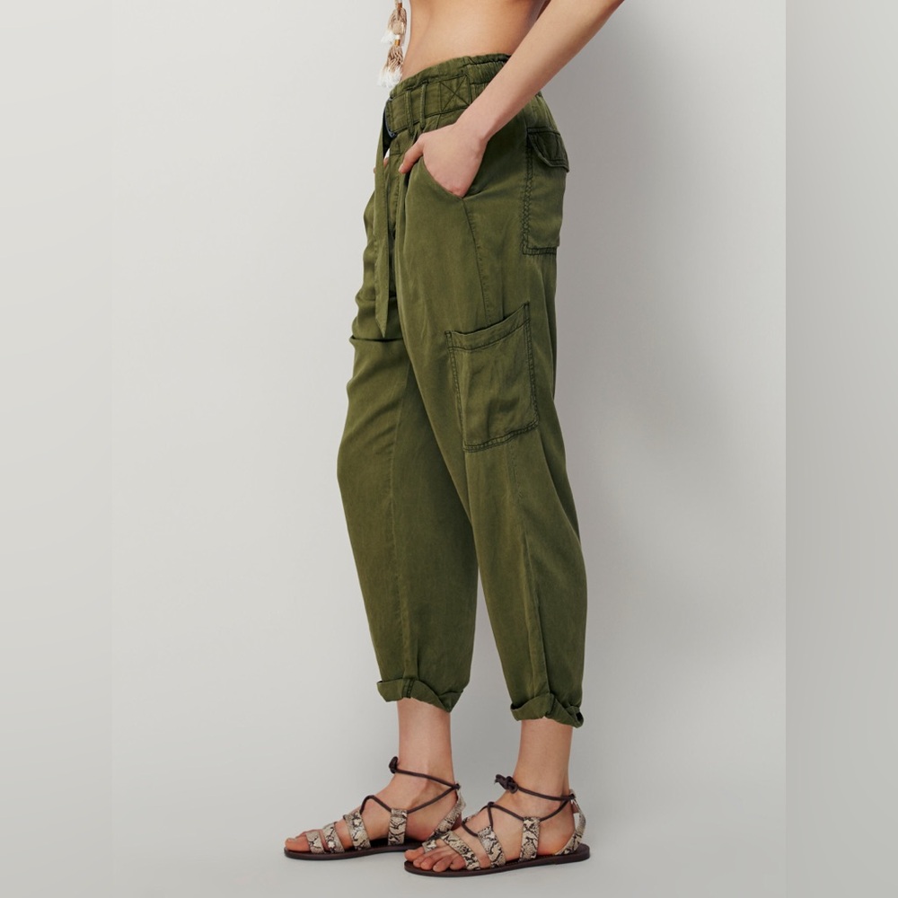 Free People Summers Over Cargo Pants Army Green Crop Jogger Women’s Size 6 - Picture 3 of 16